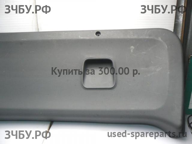 Mitsubishi Colt 6 (Z30) Обшивка двери багажника