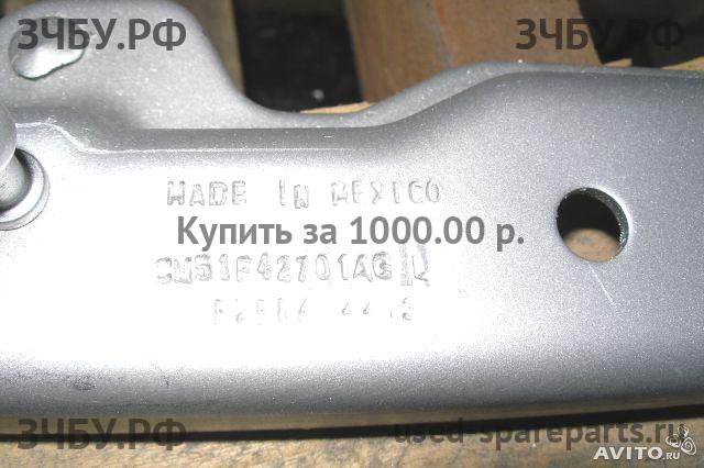 Ford Focus 3 Петля крышки багажника