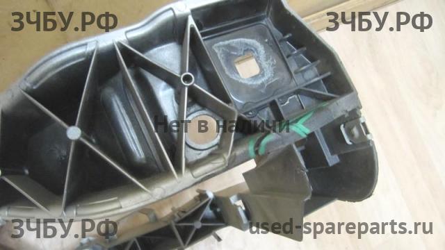 Ford Focus 3 Панель передняя (телевизор)