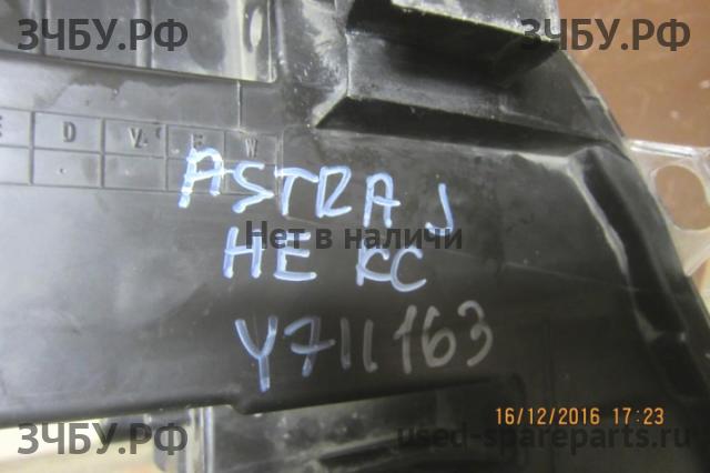 Opel Astra J Фара правая