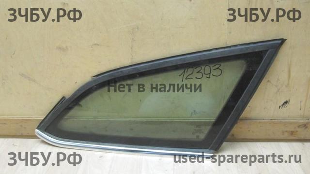 Ford Focus 3 Стекло кузовное глухое правое