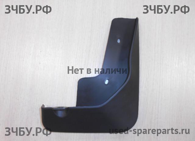 Toyota Camry 7 (V50) Брызговик передний правый
