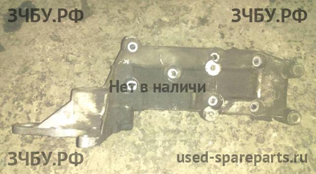 Volvo S80 (1) Кронштейн генератора