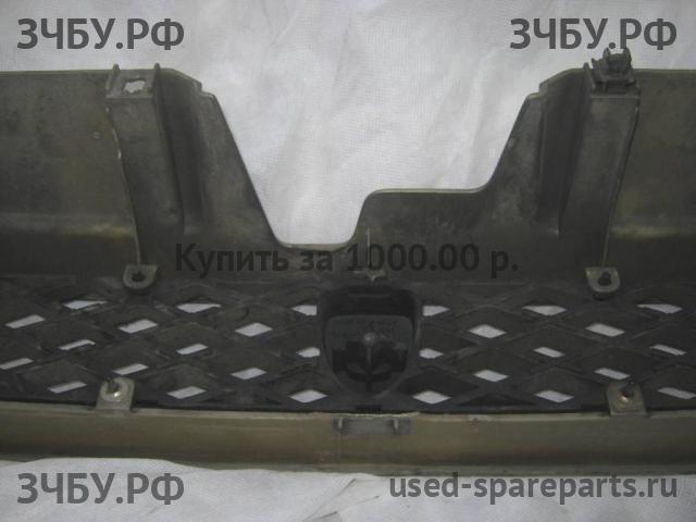 Subaru Legacy 2 (B11) Решетка радиатора