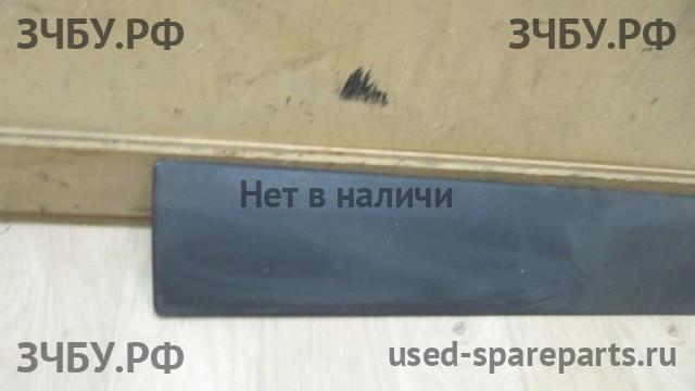 Suzuki SX4 (1) Молдинг двери передней правой