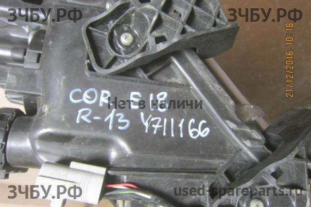 Toyota Corolla (E16 - E17) Фара правая