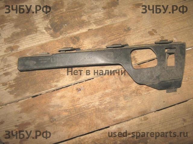 Ford Focus 2 Кронштейн бампера передний