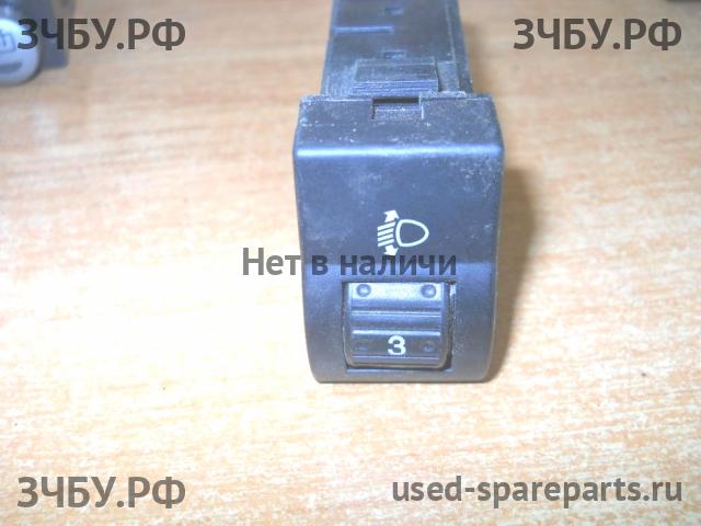 Mazda BT-50 (1) Кнопка корректора фар
