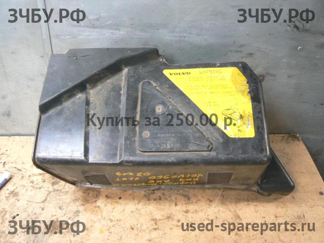 Volvo S60 (1) Корпус аккумулятора
