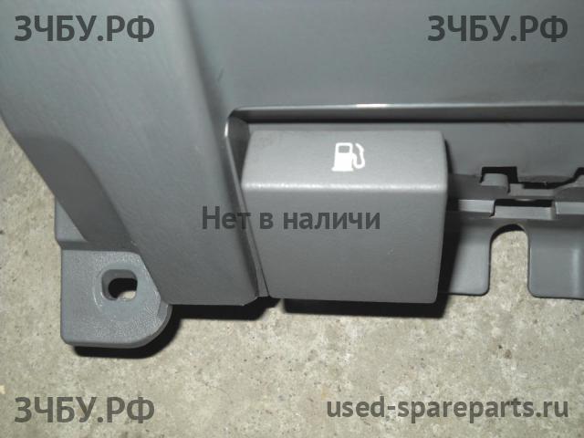 Mazda BT-50 (1) Ручка открывания лючка бензобака