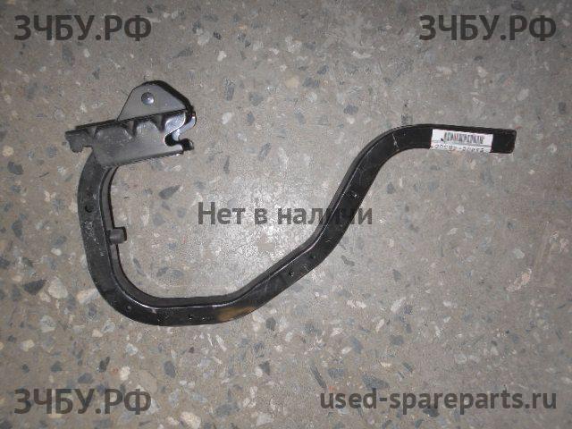 Nissan Almera 16 Петля крышки багажника