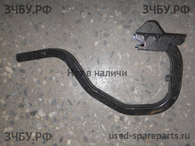 Nissan Almera 16 Петля крышки багажника