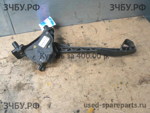 Volvo S60 (1) Педаль газа