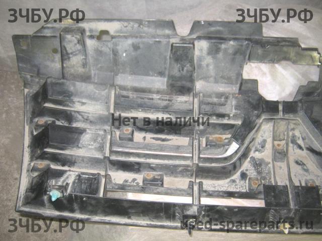 Mitsubishi Pajero/Montero 4 Решетка радиатора