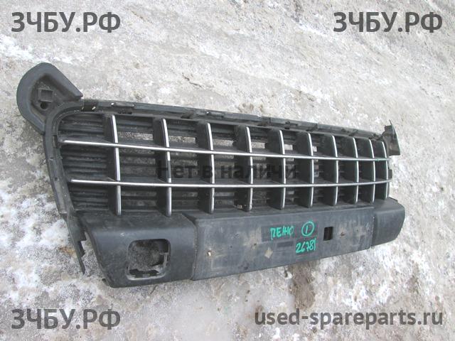 Peugeot 3008 (1) Решетка в бампер