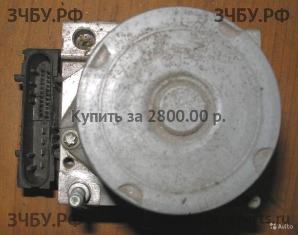 Nissan Primera P12 Блок ABS (насос)