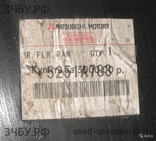 Mitsubishi Pajero/Montero 3 Панель задняя
