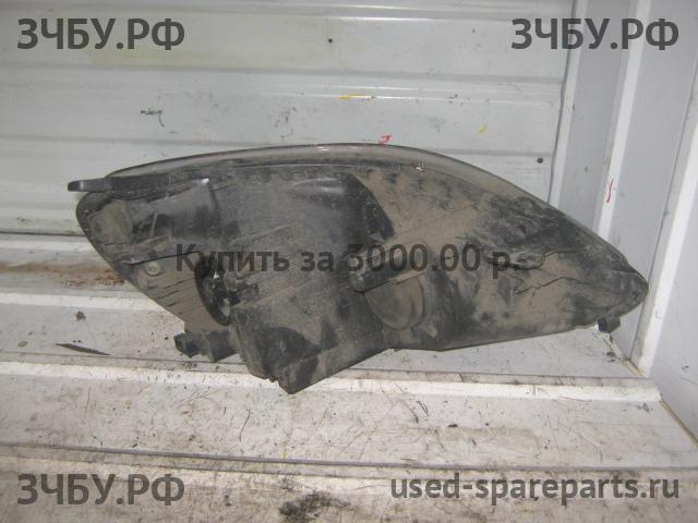 Opel Zafira B Фара левая