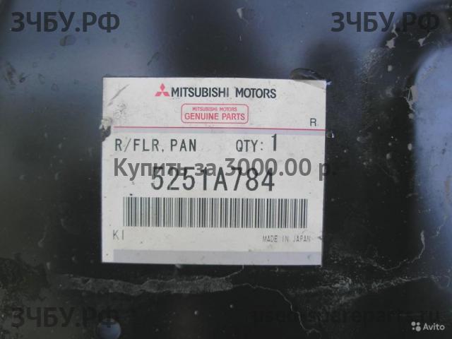 Mitsubishi Pajero/Montero 4 Панель задняя