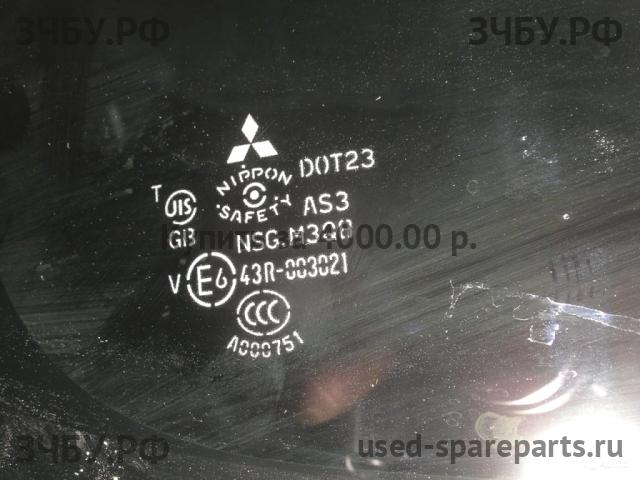 Mitsubishi Pajero/Montero 3 Стекло двери задней правой