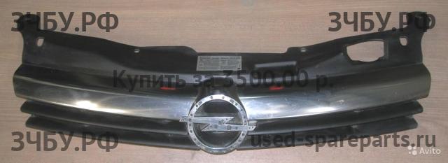 Opel Astra H Решетка радиатора