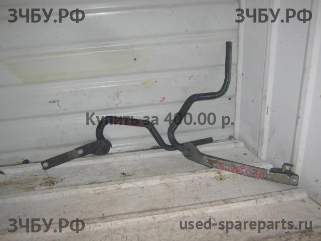 Chrysler Voyager/Caravan 4 Петля капота