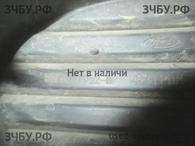 Ford Focus 3 Рамка противотуманной фары правой