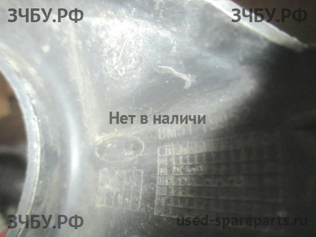 Ford Focus 3 Рамка противотуманной фары правой