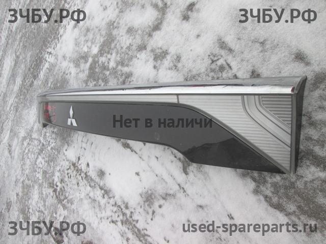 Mitsubishi Outlander 3 Накладка на дверь багажника