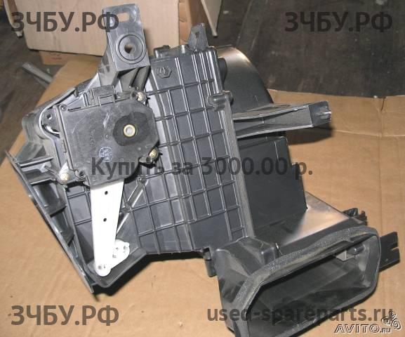 Toyota RAV 4 (2) Корпус отопителя (корпус печки)