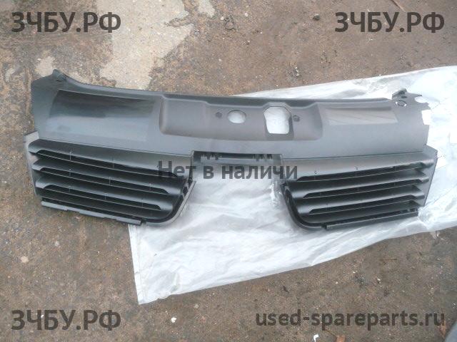 Renault Clio 2/Simbol 1 Решетка радиатора
