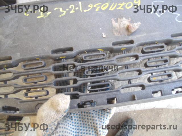 Peugeot 208 (1) Решетка в бампер