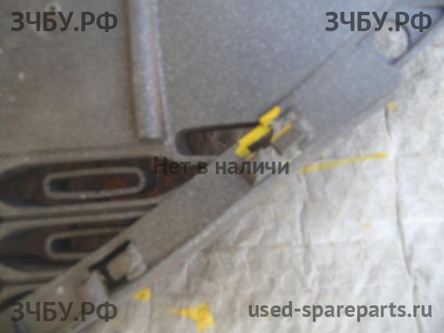 Peugeot 208 (1) Решетка в бампер