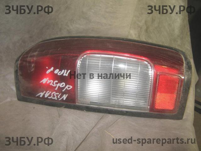 Nissan NP300 1 (D40) Фонарь правый