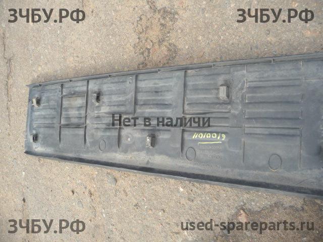 Toyota Hi Lux (3) Pick Up Накладка заднего бампера