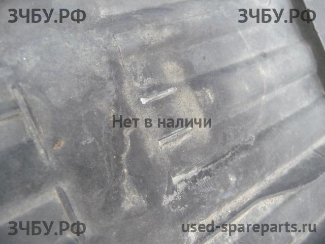 Toyota Hi Lux (3) Pick Up Накладка заднего бампера
