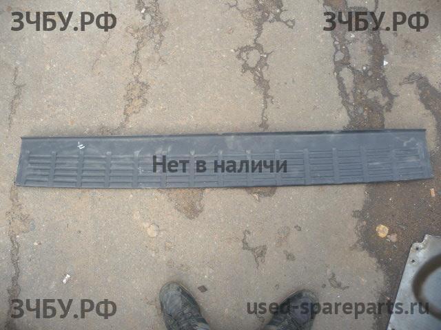 Toyota Hi Lux (3) Pick Up Накладка заднего бампера
