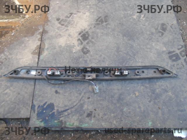Volvo S80 (2) Накладка крышки багажника