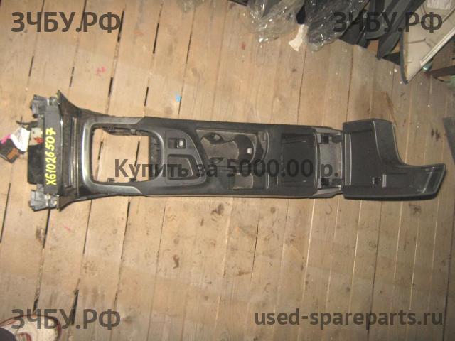 Opel Insignia A Консоль между сиденьями (Подлокотник)