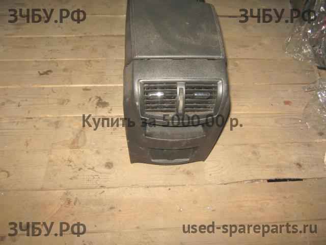 Opel Insignia A Консоль между сиденьями (Подлокотник)