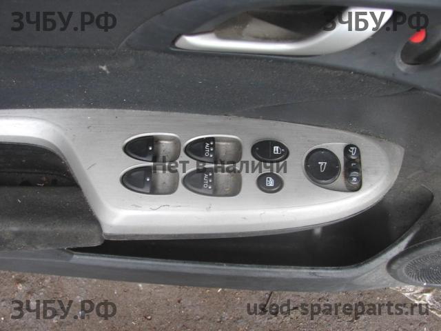 Honda Civic 8 (5D) Обшивка двери передней левой