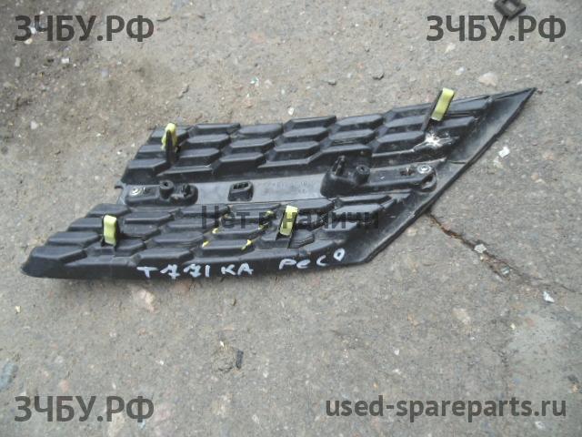 Toyota RAV 4 (4) Решетка радиатора