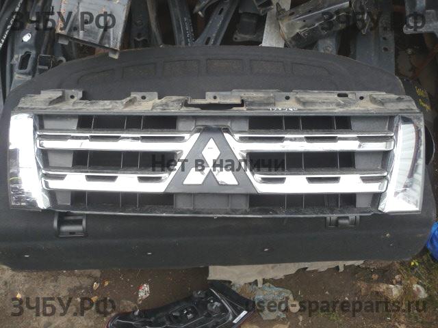 Mitsubishi Pajero/Montero 4 Решетка радиатора