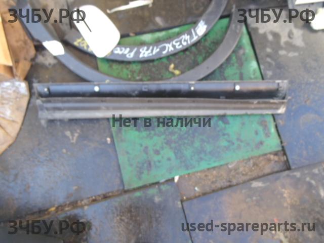 Toyota RAV 4 (4) Молдинг двери