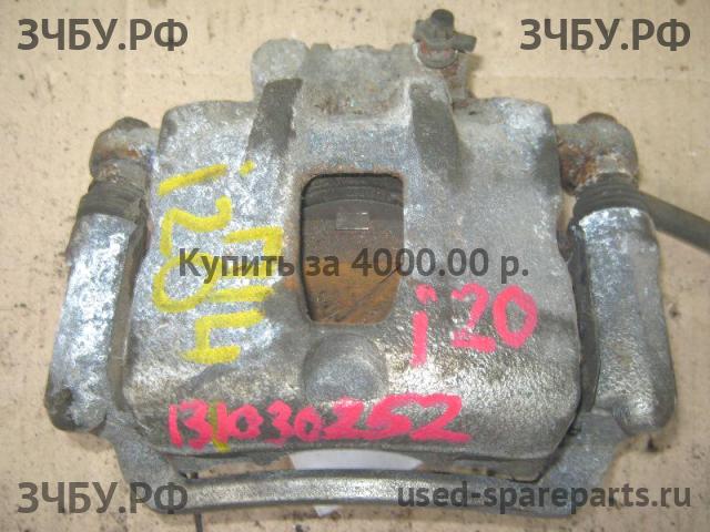 Hyundai i20 (1) Суппорт передний левый (в сборе со скобой)