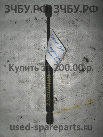 Volkswagen Passat B5 Амортизатор крышки багажника