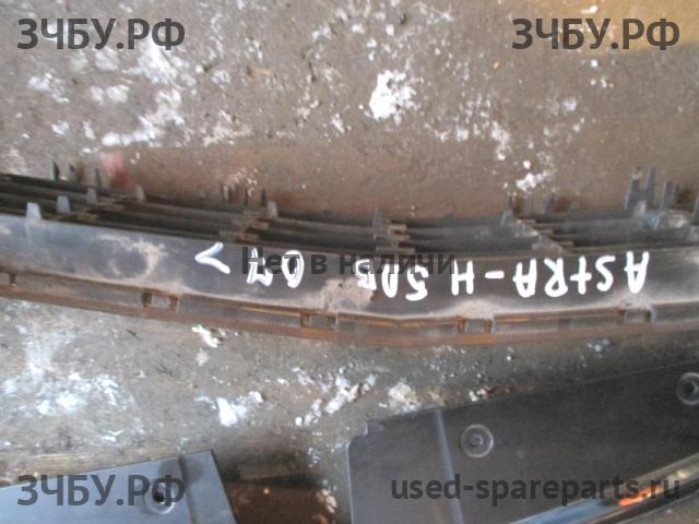 Opel Astra H Решетка в бампер