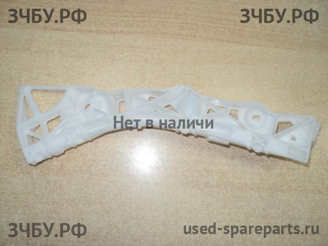Mazda 3 [BK] Кронштейн бампера задний