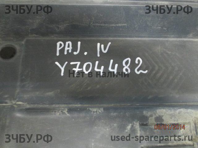 Mitsubishi Pajero/Montero 4 Накладка заднего бампера