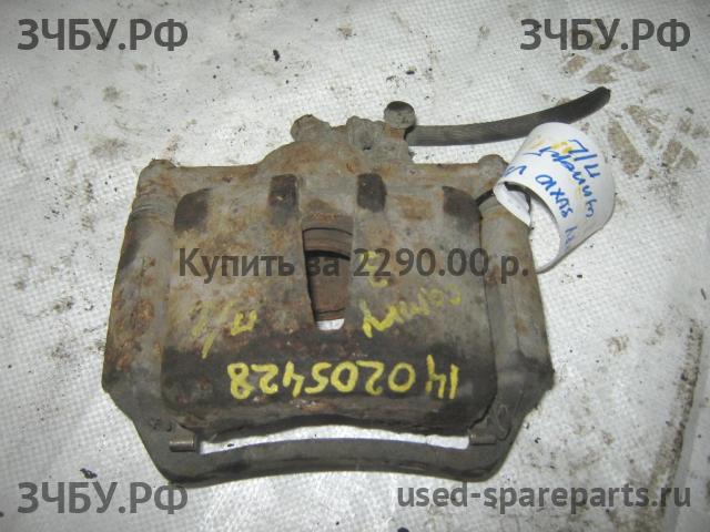 Toyota Camry 3 Суппорт передний левый (в сборе со скобой)